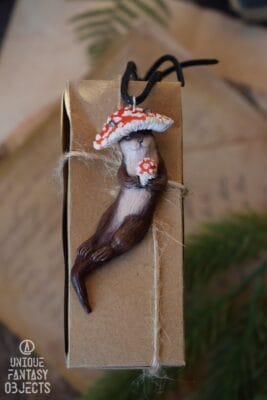 Naszyjnik z wydrą w kapeluszu muchomora (Unique Fantasy Objects)