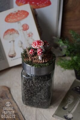 Słoiczek na zioła ozdobiony muchomorami (Unique Fantasy Objects)
