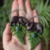 Kolczyki z niedźwiedziem i agatem mszystym (Unique Fantasy Objects)