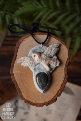 Naszyjnik z rzeźbą płomykówki i labradorytem (Unique Fantasy Objects)