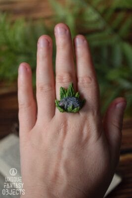 Regulowany pierścionek z rzeźbą jeża (Unique Fantasy Objects)