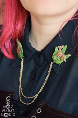 Przypinka do kołnierzyka z sarnami (Unique Fantasy Objects)