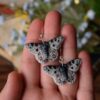 Kolczyki z rzeźbą motyla niepylak apollo (Unique Fantasy Objects)