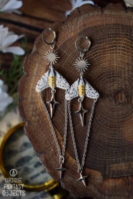 Kolczyki z rzeźbą ćmy szewnica miętówka (Unique Fantasy Objects)