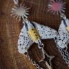 Kolczyki z rzeźbą ćmy szewnica miętówka (Unique Fantasy Objects)