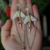 Kolczyki z rzeźbą ćmy szewnica miętówka (Unique Fantasy Objects)