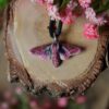 Naszyjnik z rzeźbą ćmy zmrocznik gładysz (Unique Fantasy Objects)