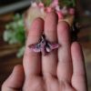 Naszyjnik z rzeźbą ćmy zmrocznik gładysz (Unique Fantasy Objects)