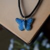 Naszyjnik z rzeźbą motyla modraszek adonis (Unique Fantasy Objects)