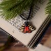Mały naszyjnik z motylem niedźwiedziówka hebe (Unique Fantasy Objects)