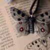 Naszyjnik z motylem niepylak apollo (Unique Fantasy Objects)