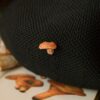 Przypinka z rzeźbami grzybów (Unique Fantasy Objects)