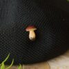 Przypinka z rzeźbami grzybów (Unique Fantasy Objects)