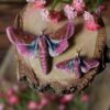 Naszyjnik z rzeźbą ćmy zmrocznik gładysz (Unique Fantasy Objects)