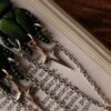Kolczyki z rzeźbą żuka kruszczyca złotawka i łańcuszkami (Unique Fantasy Objects)