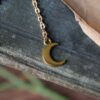 Kolczyki z rzeźbą motyla rusałka pawik i łańcuszkami (Unique Fantasy Objects)