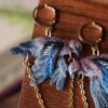 Kolczyki z rzeźbą sójki i łańcuszkami (Unique Fantasy Objects)