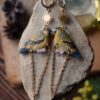 Kolczyki z rzeźbą trznadla i łańcuszkami (Unique Fantasy Objects)