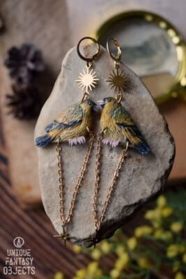 Kolczyki z rzeźbą trznadla i łańcuszkami (Unique Fantasy Objects)