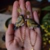 Kolczyki z rzeźbą trznadla i łańcuszkami (Unique Fantasy Objects)