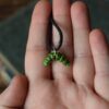 Mały naszyjnik z gąsienicą pazia królowej (Unique Fantasy Objects)