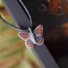 Naszyjnik z rzeźbą motyla czerwończyk uroczek (Unique Fantasy Objects)
