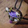 Naszyjnik z lakówką ametystową i trzmielem (Unique Fantasy Objects)