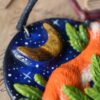 Naszyjnik z lisem na tle nieba i tygrysim okiem (Unique Fantasy Objects)