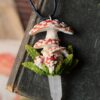 Naszyjnik z muchomorem czerwonym i kryształem górskim (Unique Fantasy Objects)