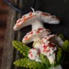 Naszyjnik z muchomorem czerwonym i kryształem górskim (Unique Fantasy Objects)