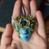 Baśniowy wisiorek z niebieskim duszkiem i nocą Kairu (Unique Fantasy Objects)