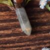 Naszyjnik z pierścieniakiem i ćmą szewnicą miętówką (Unique Fantasy Objects)
