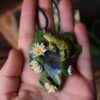 Naszyjnik z żabą jeziorkową i labradorytem (Unique Fantasy Objects)
