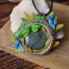 Naszyjnik z jaszczurką zwinką i labradorytem (Unique Fantasy Objects)