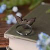 Regulowany pierścionek z rzeźbą nietoperza nocek (Unique Fantasy Objects)