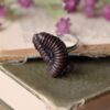 Regulowany pierścionek z rzeźbą krocionoga (Unique Fantasy Objects)