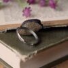 Regulowany pierścionek z rzeźbą krocionoga (Unique Fantasy Objects)