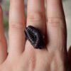 Regulowany pierścionek z rzeźbą krocionoga (Unique Fantasy Objects)