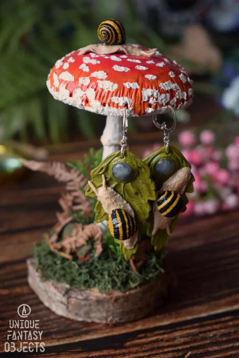 Stojak na biżuterię w kształcie muchomora z wstężykiem gajowym (Unique Fantasy Objects)