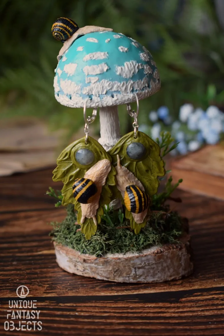 Stojak na biżuterię w kształcie pierścieniaka i wstężykiem gajowym (Unique Fantasy Objects)