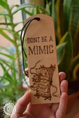 Wypalane zakładki do książek (This Guy in a Hat)