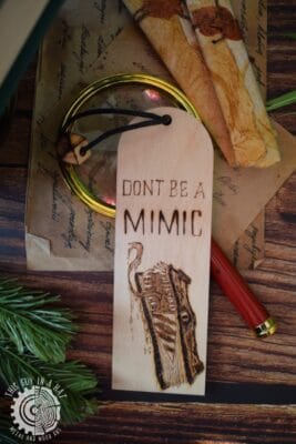 Wypalane zakładki do książek (This Guy in a Hat)