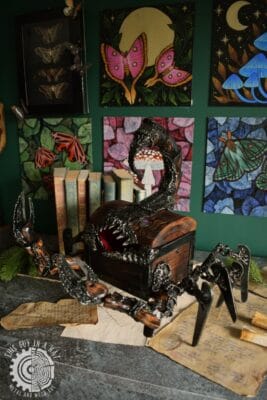 Drewniana skrzynka mimik skorpion (This Guy in a Hat)