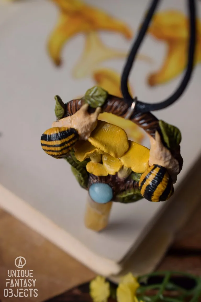 Naszyjnik z kurkami i wstężykiem gajowym Naszyjnik z kurkami i wstężykiem gajowym (Unique Fantasy Objects)