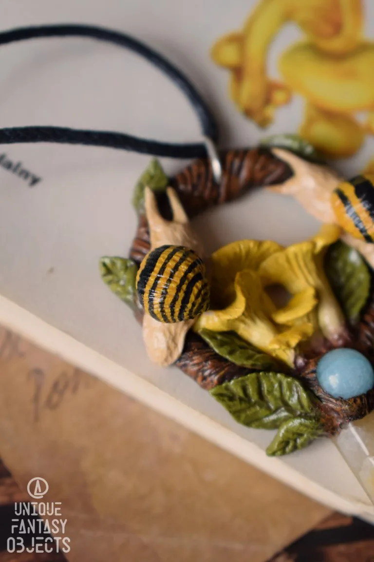 Naszyjnik z kurkami i wstężykiem gajowym Naszyjnik z kurkami i wstężykiem gajowym (Unique Fantasy Objects)