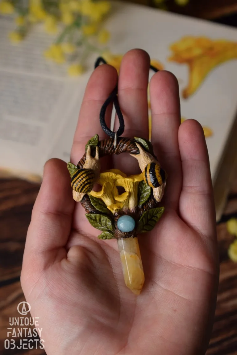 Naszyjnik z kurkami i wstężykiem gajowym Naszyjnik z kurkami i wstężykiem gajowym (Unique Fantasy Objects)