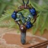 Naszyjnik z wilgotnicą papuzią i żukiem wiosennym (Unique Fantasy Objects)