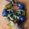 Naszyjnik z wilgotnicą papuzią i żukiem wiosennym (Unique Fantasy Objects)