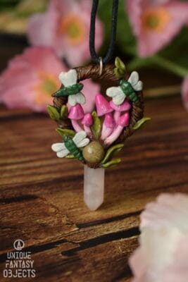 Naszyjnik z grzybówką różową i ważką (Unique Fantasy Objects)