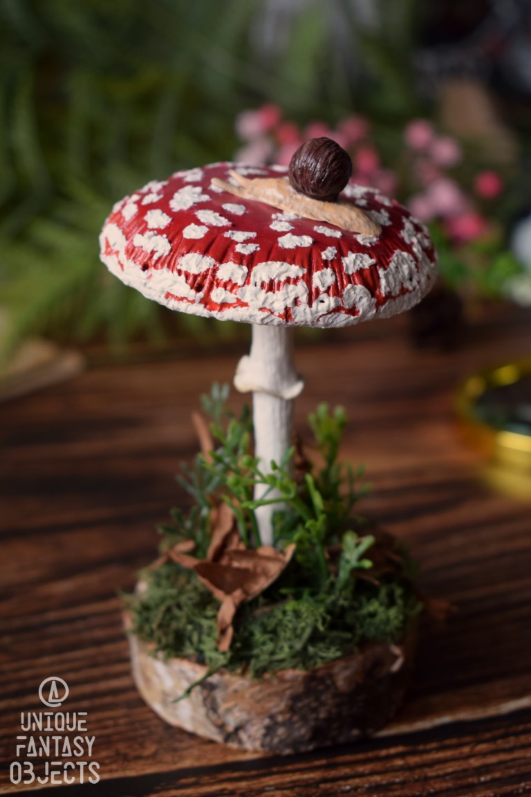 Stojak na biżuterię w kształcie muchomora z winniczkiem (Unique Fantasy Objects)